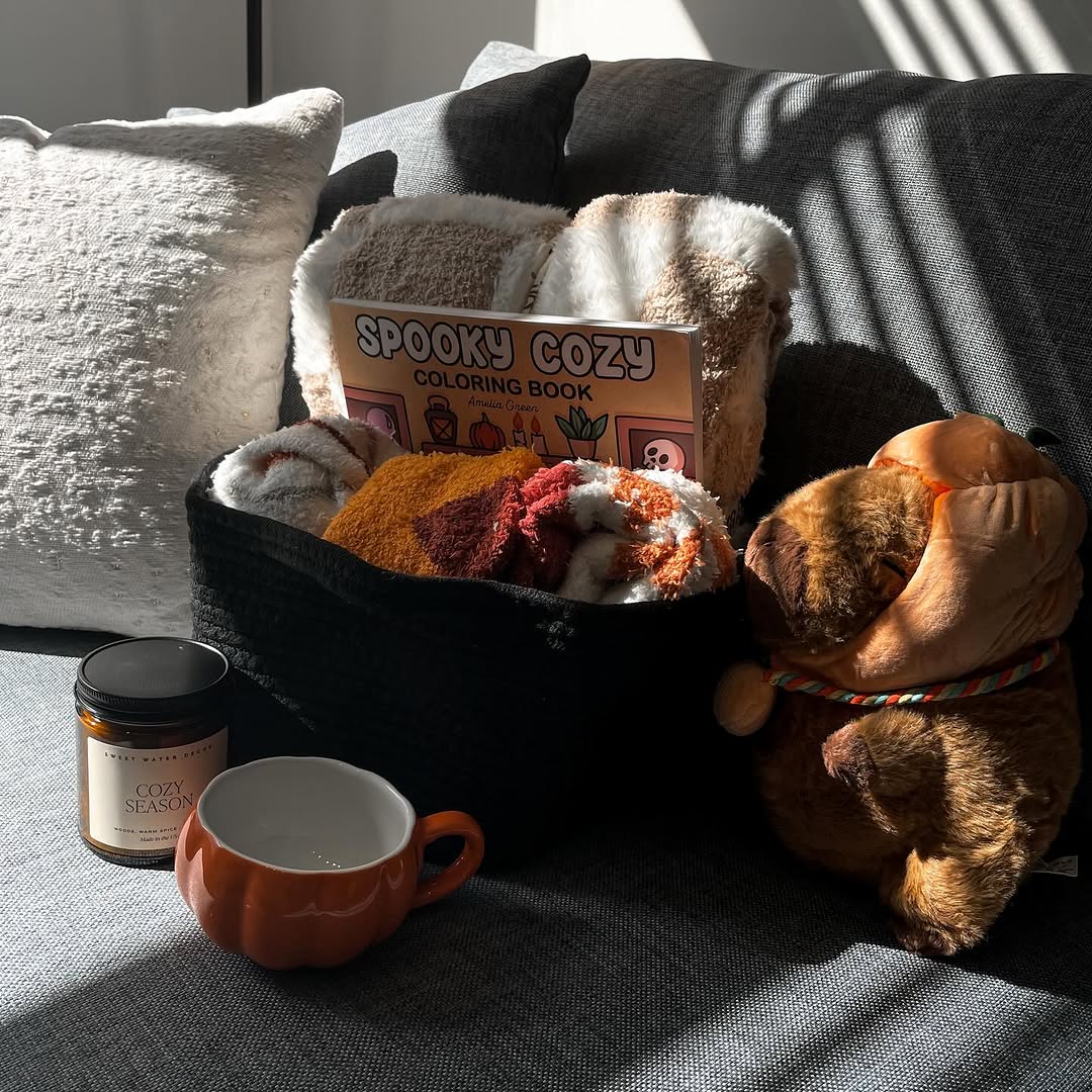 We'll be your boo \ud83d\udc7b\ud83d\udc8b Tour between now and 10\/30 for the chance to win a Boo Basket (with Apple AirPods \ud83e\udd2b)\n\nStop by the leasing office with your friends and celebrate the spooky season HERE!