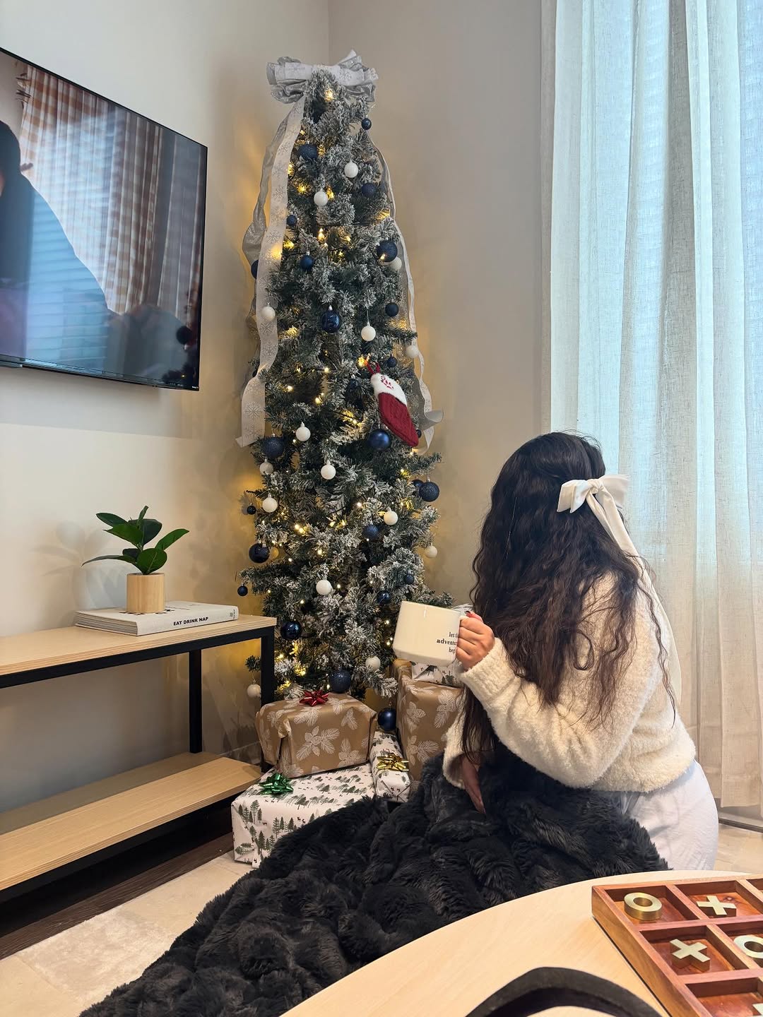 Closed. Day 2 of our 12 Days of Giveaways!\n\nToday's prize? A heated blanket so cozy it basically tucks you in itself \u2744\ufe0f\ud83e\uddf8\ud83d\udd25\n\nTo enter:\n\u2b50\ufe0f follow @herepitt \n\u2b50\ufe0f like this post\n\u2b50\ufe0f comment & tell us your ideal night in using 3 emojis only \ud83d\udc47\n\nWinner announced tomorrow on our story.