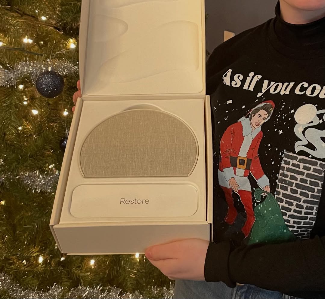 Closed. Day 7 of 12 Days of Giveaways!\n\nWake up your way \ud83d\udca4 \u2728 Today's prize is the iconic Hatch Alarm Clock! Your new best friend for gentle mornings, cozy nights, and everything in between. \n\nTo enter:\n\u2600\ufe0f follow @herepitt \n\u2600\ufe0f like this post\n\u2600\ufe0f comment \ud83d\udc25 if you're an early bird or \ud83e\udd89 if you're a night owl\n\nWinner announced tomorrow on our story!\n\nGood luck and sweet dreams \ud83d\ude34\ud83d\udd6f\ufe0f