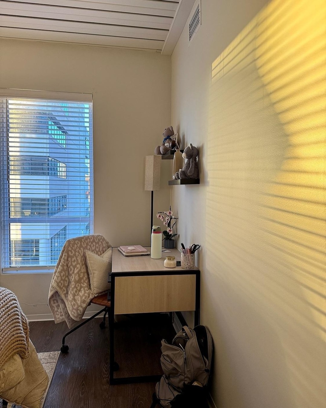 Room goals \u2728\n\nOur residents really know how to make their space their own\u2014and this is just one of many reasons we love living HERE \ud83d\udc99\n\nWant a place you can actually make feel like home? You know where to find us \ud83d\ude09\n